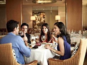 Десять способов сэкономить на посещении ресторана
