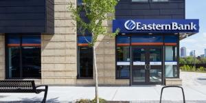 Promocije vzhodne banke: do 300 USD čekovnega bonusa (MA, NH, ME, RI)