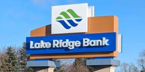 „Lake Ridge Bank“ akcijos: 250 USD patikros premija (WI)