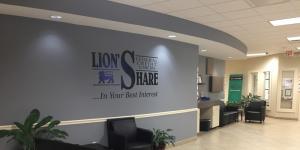 Propagačné akcie Lion's Share Federal Credit Union: 25 USD, kontrola 150 USD, bonusy za odporúčanie (NC)