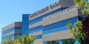Promociones de Travis Credit Union: $250 de bonificación de cheques (CA)