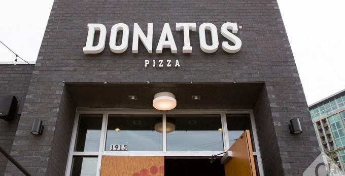 Escaparate de Donatos Pizza