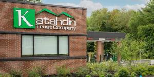 Promoções da Katahdin Trust Company: cheque de $ 500, bônus de negócios (ME)