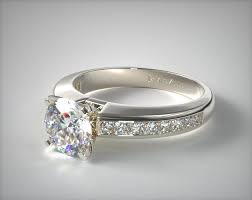 婚約指輪をオンラインで購入するのに最適な3つの場所